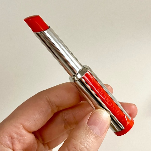 Givenchy Rose Perfecto Lip Balm 24H Hydration 302 Warm Maple - orangey brick - Picture 2 of 6